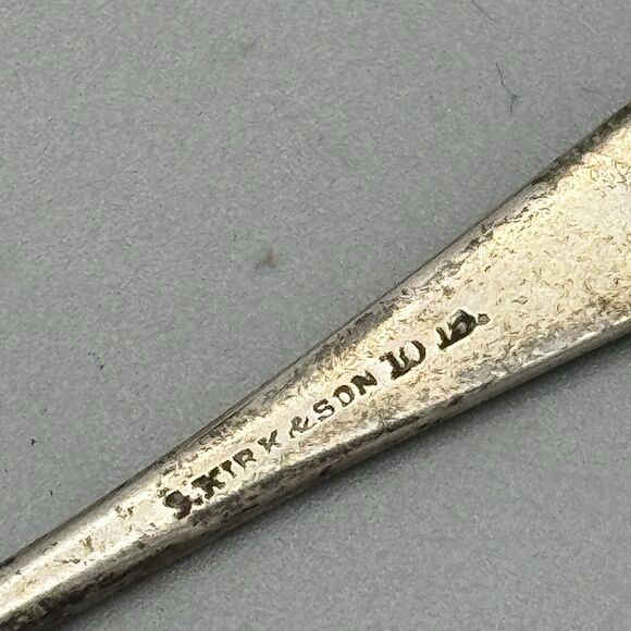 Vtg S Kirk & Son Repousse Ornate Button Hook Sterling Monogramed GLJ Mark 10 USA - Picture 2 of 7